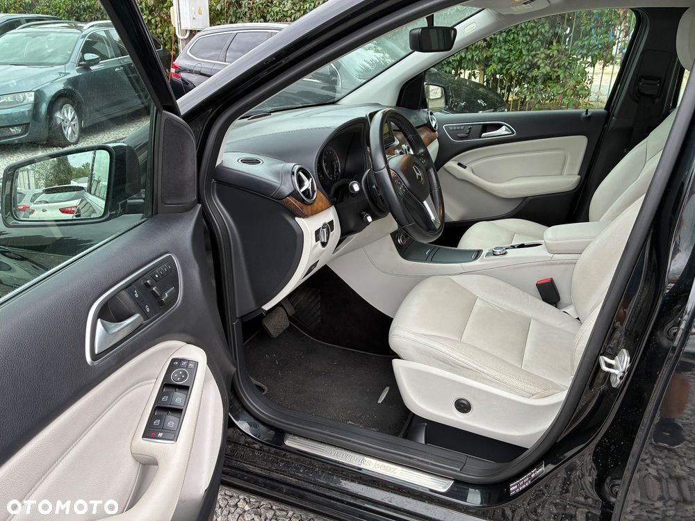Mercedes-Benz Klasa B 180 7G-DCT Edition - 9