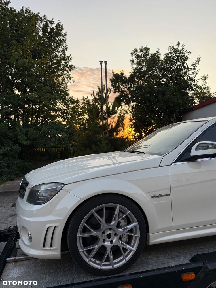 Mercedes-Benz Klasa C 63 AMG 7G-TRONIC - 14