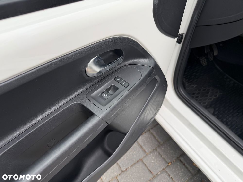 Volkswagen up! United - 18