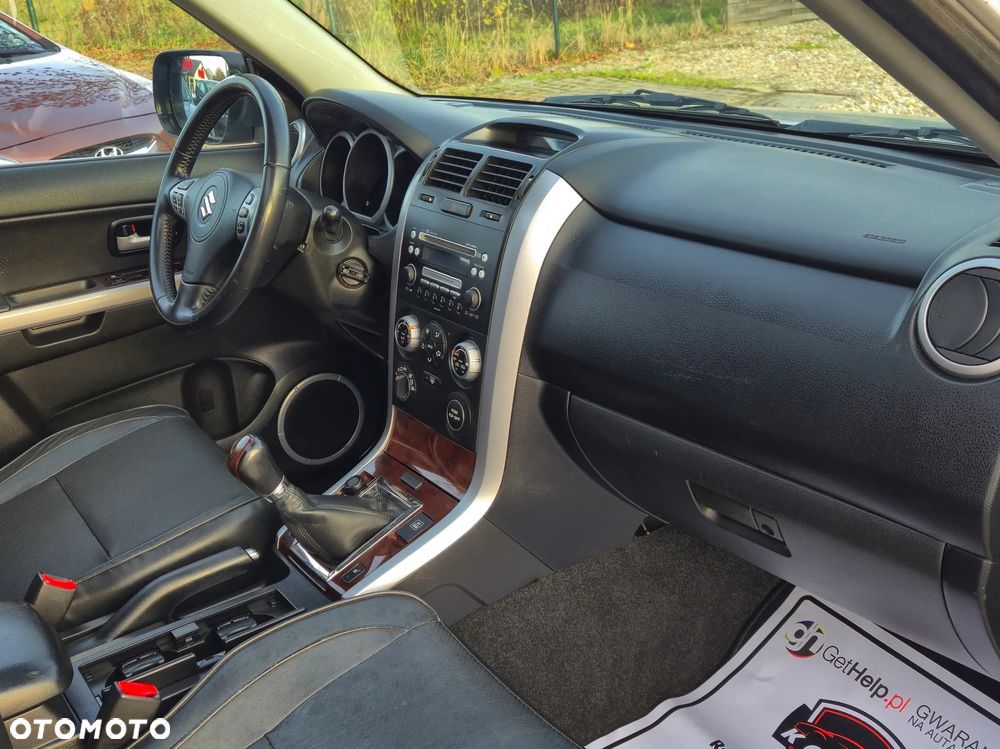 Suzuki Grand Vitara 2.0 De luxe - 23