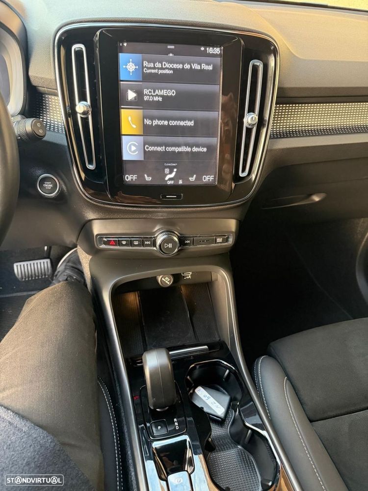 Volvo XC 40 1.5 T2 Plus Dark Auto - 3