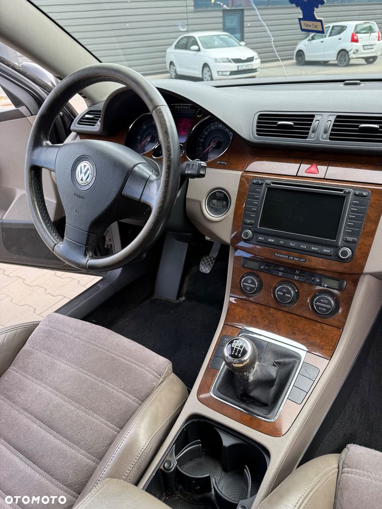 Volkswagen Passat 2.0 TDI Highline - 27
