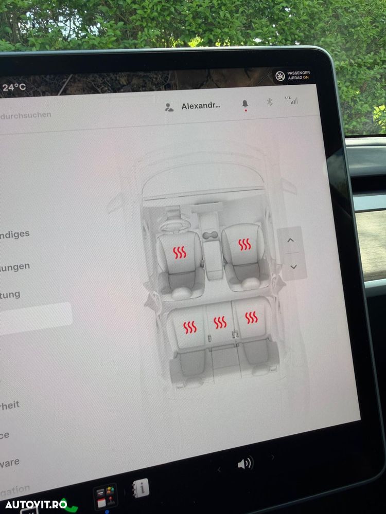 Tesla Model Y Long Range Dual Motor AWD - 26