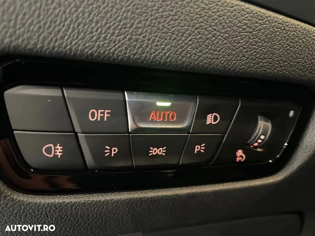 BMW Seria 3 330e Touring Aut. M Sport - 37