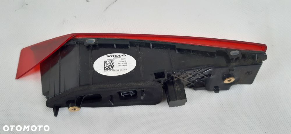 VOLVO XC60 II LAMPA PRAWA TYŁ 31446618 - 4