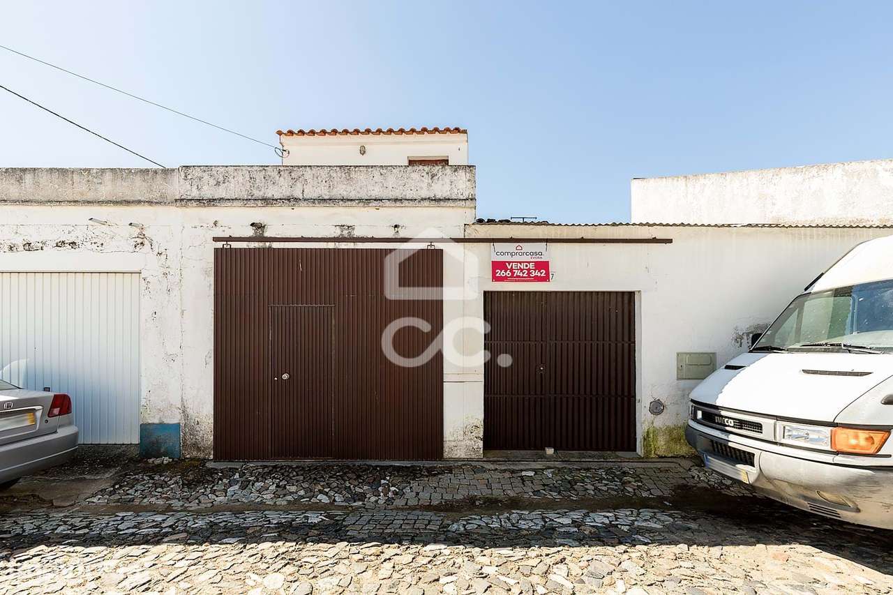 Moradia T3 Térrea para Renovar c/ Quintal, Terraço e Garagem | Oriola, - Grande imagem: 3/60