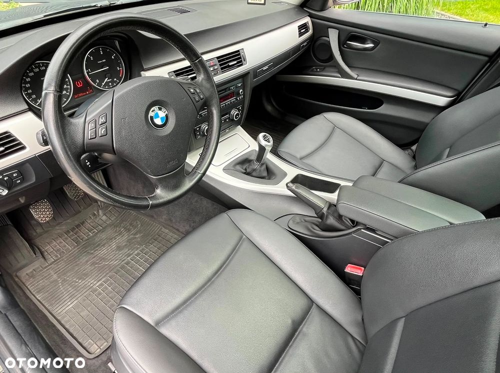 BMW Seria 3 318d DPF Edition Exclusive - 18
