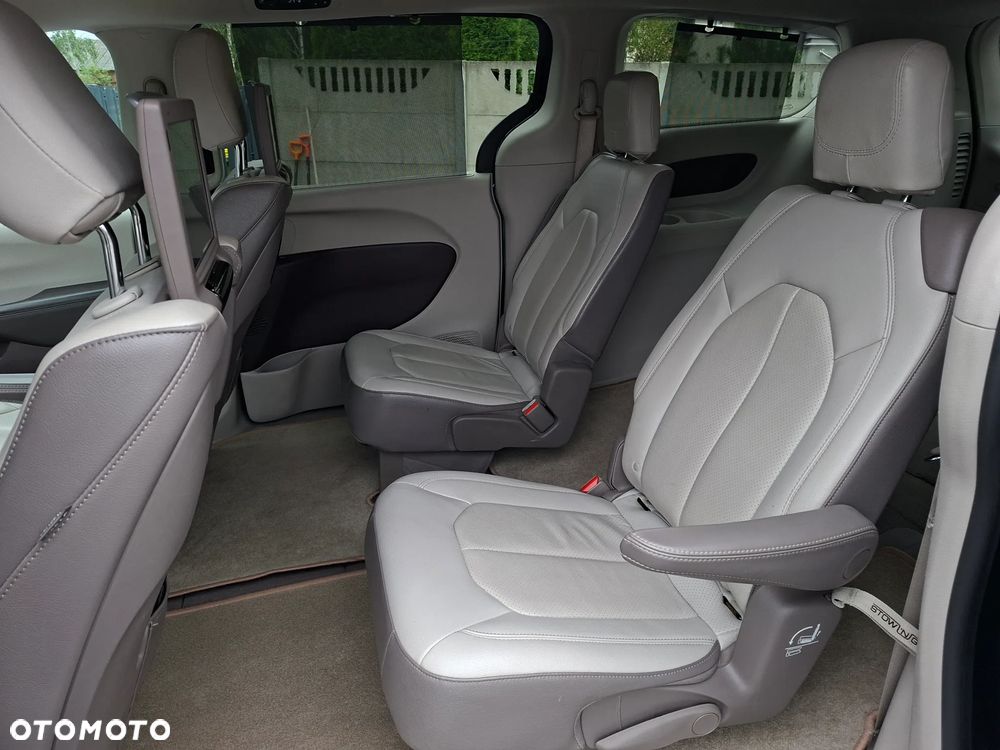 Chrysler Pacifica - 30