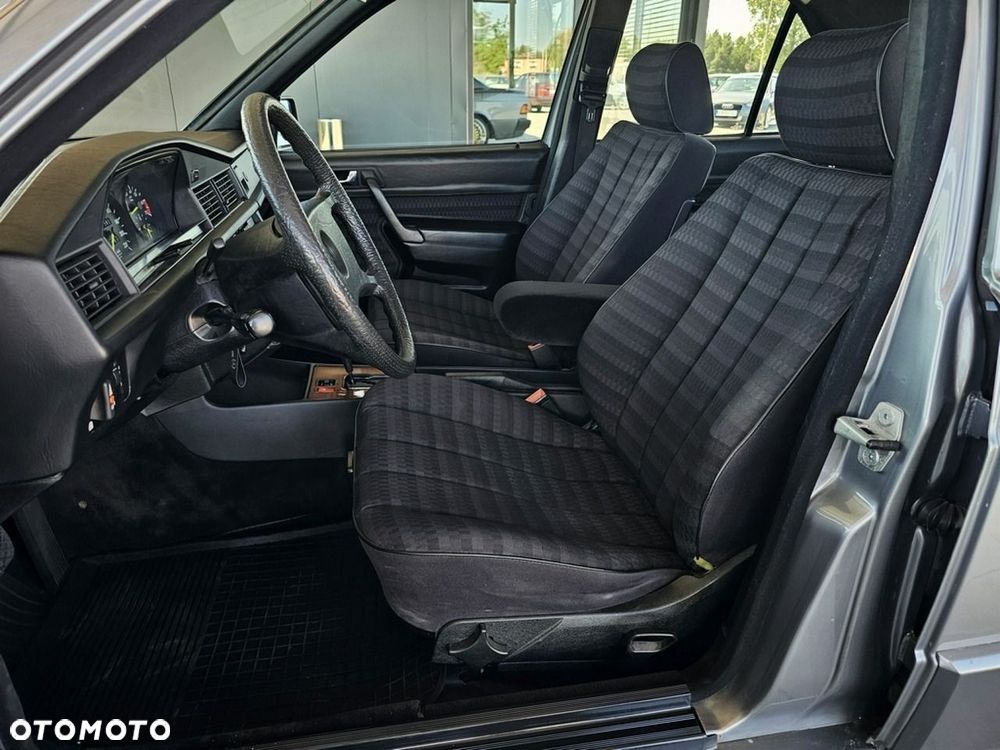 Mercedes-Benz W201 (190) - 23