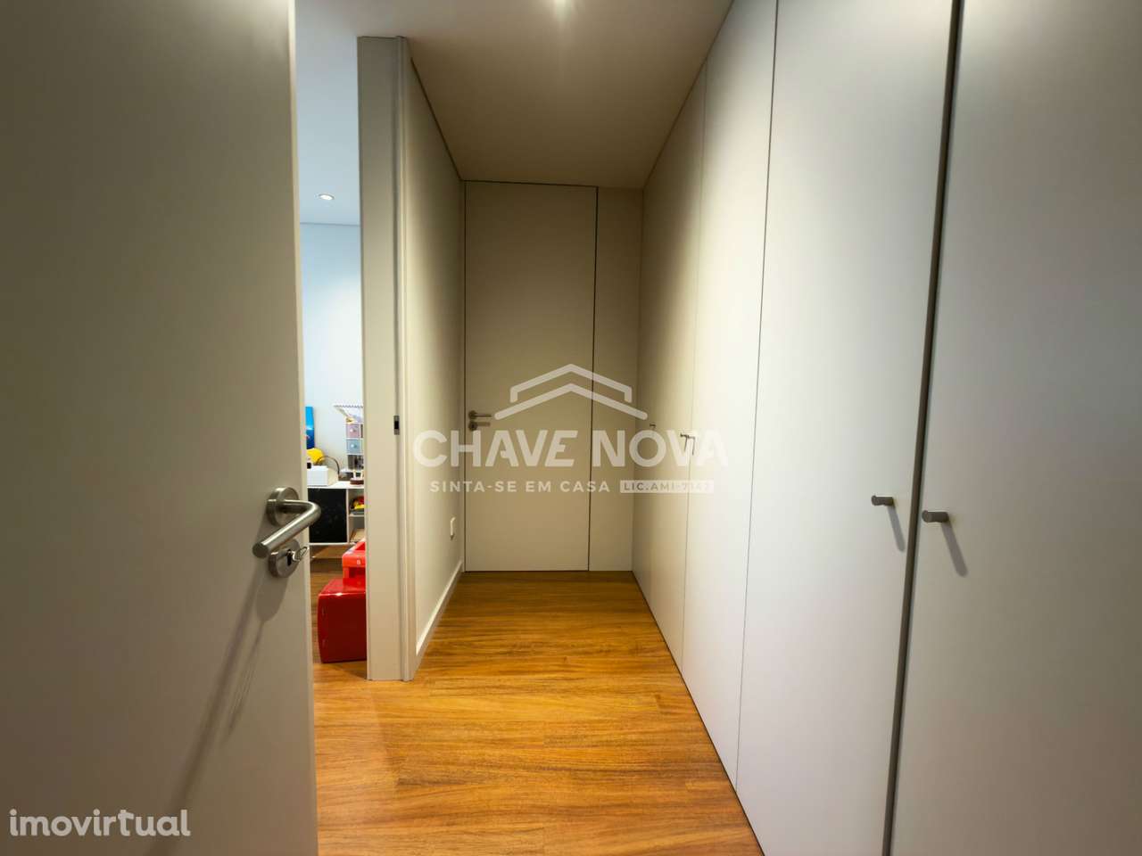 Moradia em Banda V5 Como Nova c/ Piscina em Valadares (Praias) - Grande imagem: 3/26