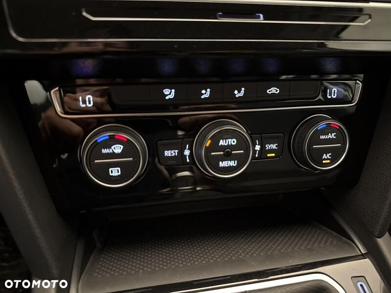 Volkswagen Passat - 16