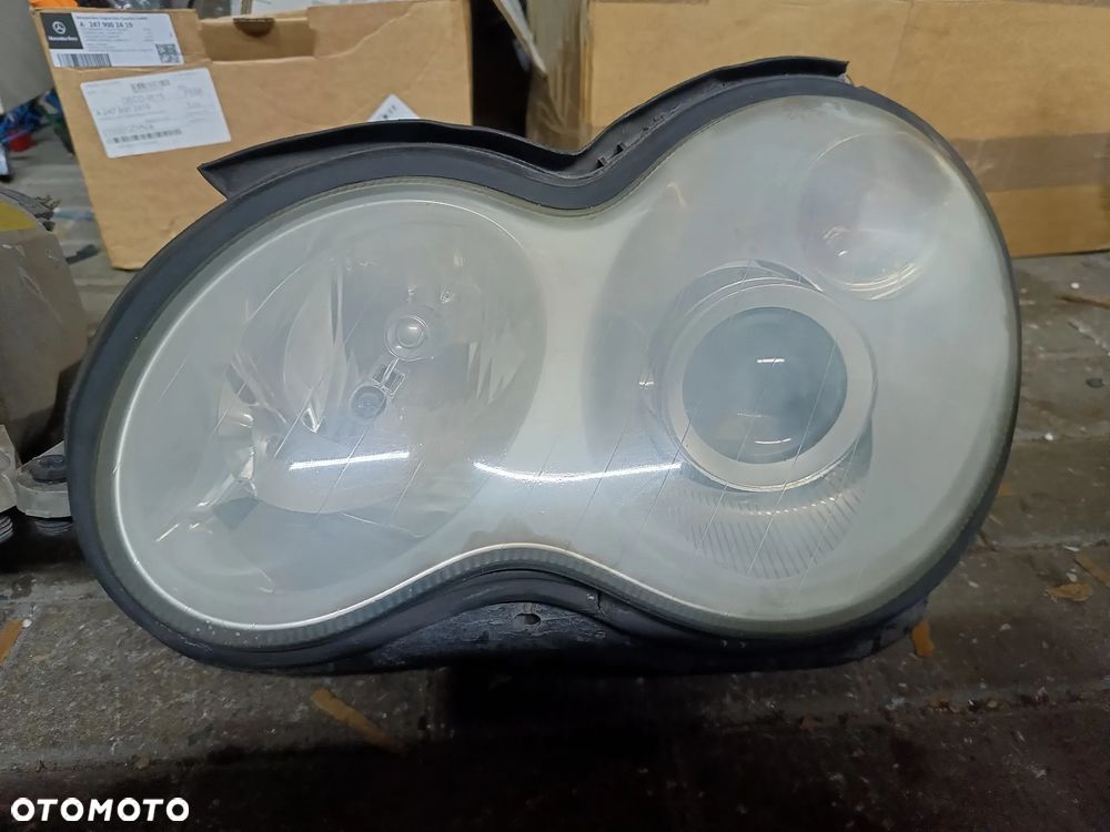 Mercedes C-Klasa W203 Xenon Lampa Prawa lewa Przód - 7