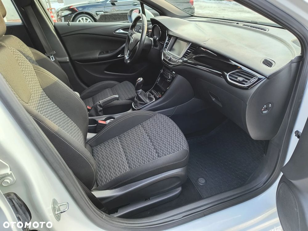 Opel Astra 1.6 T Enjoy S&S - 11