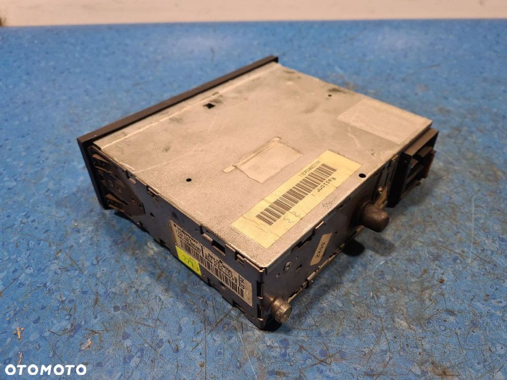 VOLKSWAGEN PASSAT B3 1.9 D RADIO BETA 357035152B - 11