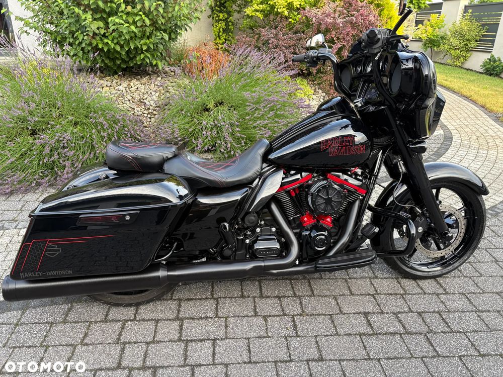 Harley-Davidson Touring Street Glide - 11