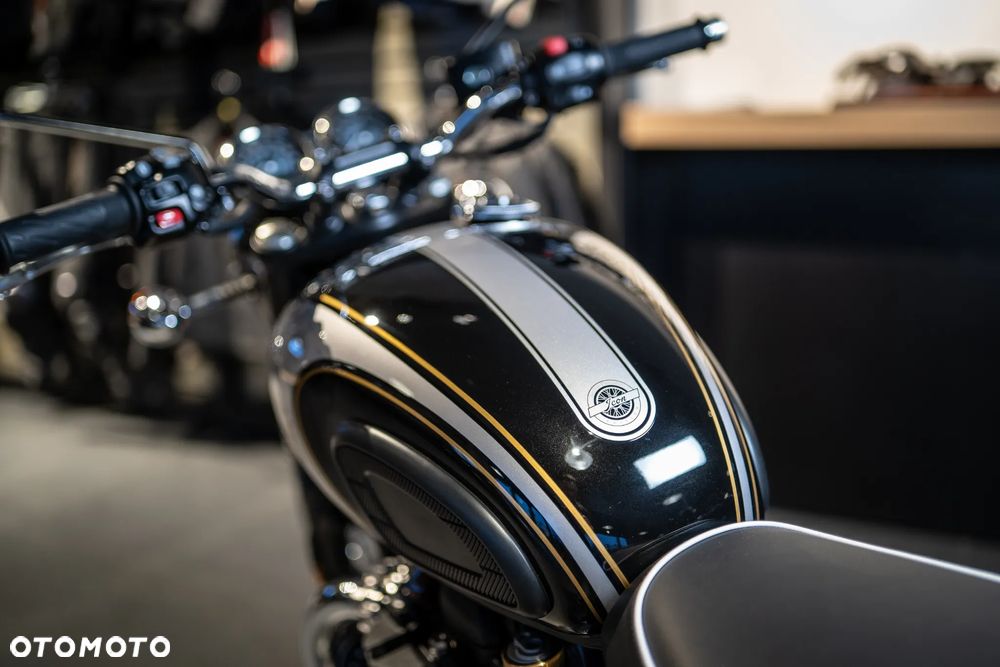 Triumph Bonneville - 8