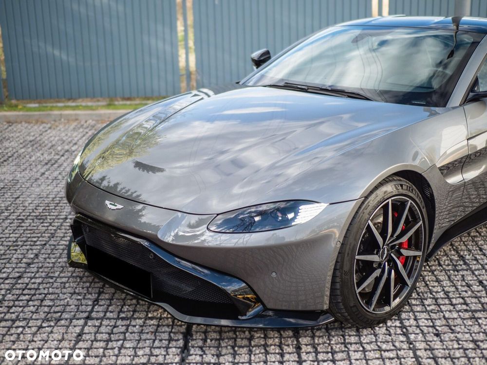 Aston Martin V8 Vantage - 2