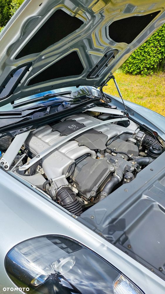 Aston Martin DB9 Standard - 12