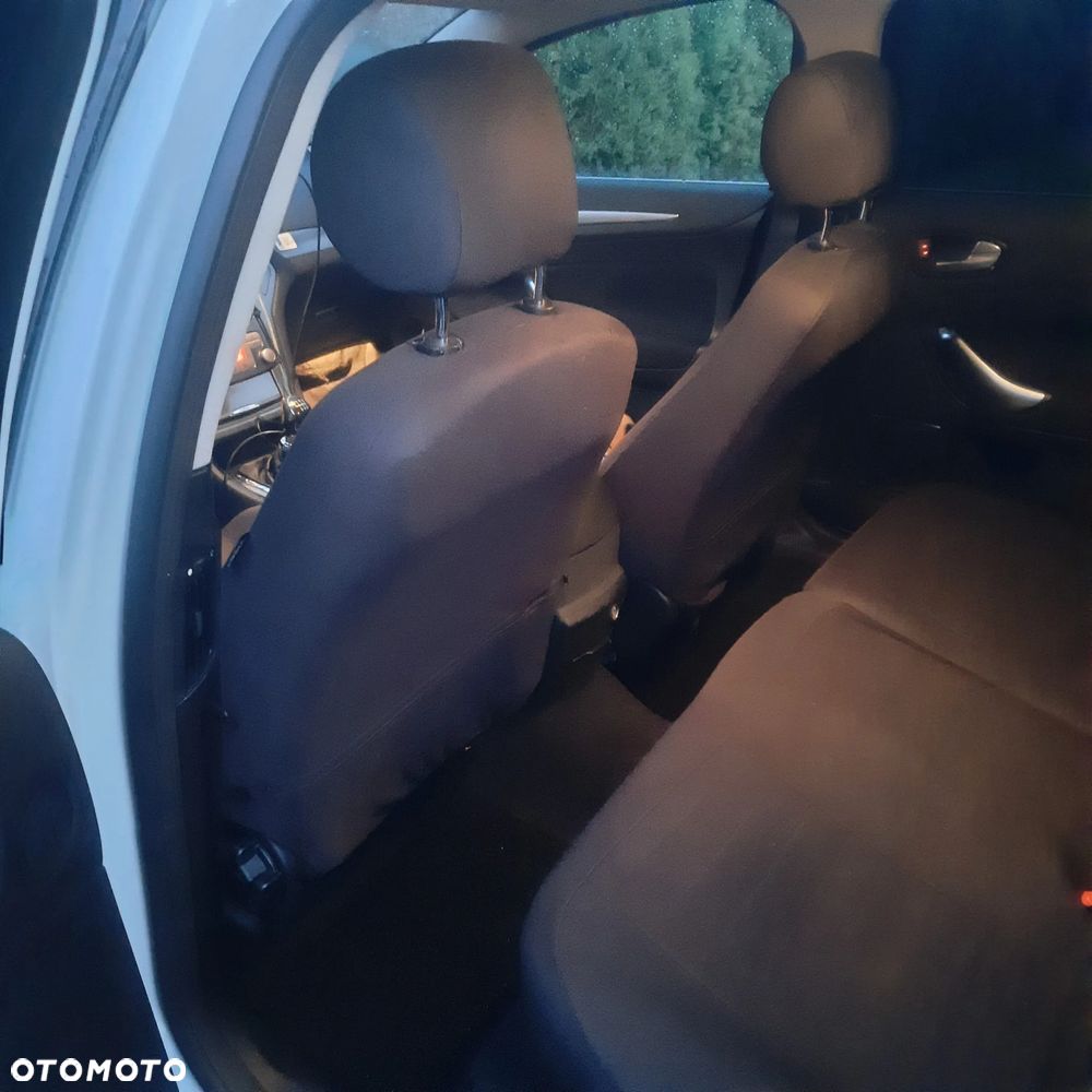 Ford Mondeo 2.0 TDCi Ambiente - 9