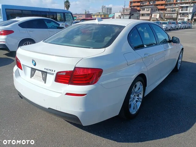 BMW Seria 5 528i Sport-Aut - 9