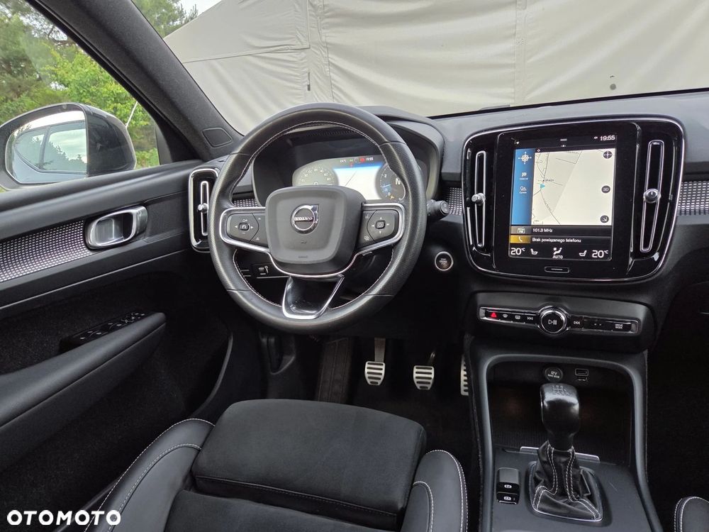 Volvo XC 40 T2 Plus Dark - 26