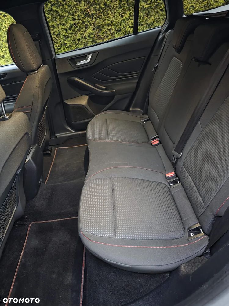 Ford Focus 1.5 EcoBlue Start-Stopp-System ST-LINE DESIGN - 12