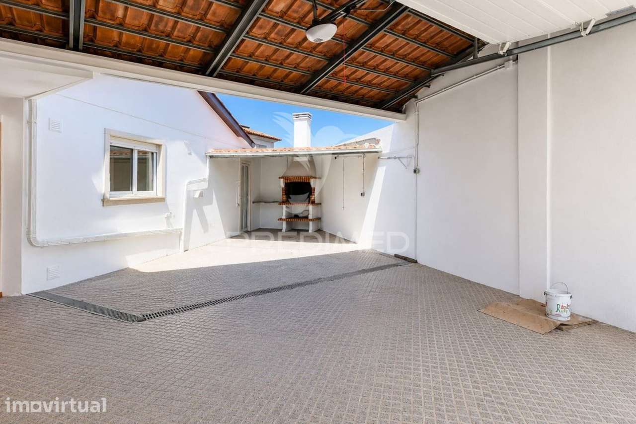 Moradia remodelada no coração da Chainça - Grande imagem: 4/14