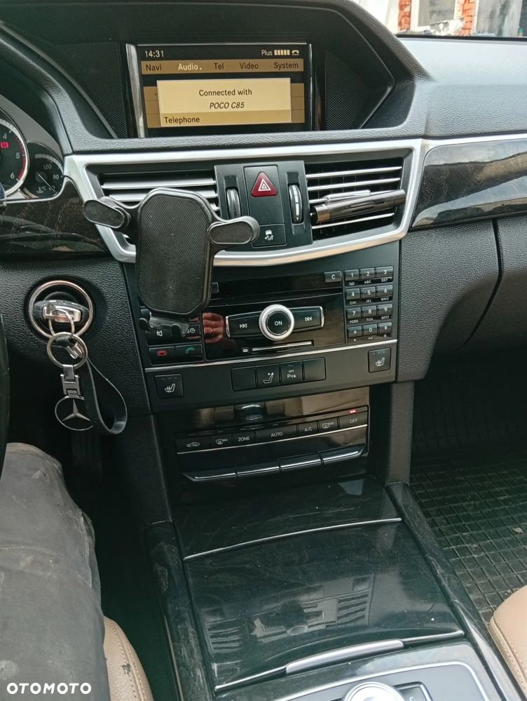 Mercedes-Benz Klasa E 300 CDI DPF BlueEFFICIENCY 7G-TRONIC Avantgarde - 36