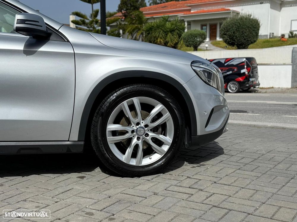Mercedes-Benz GLA 220 d 4Matic 7G-DCT - 13