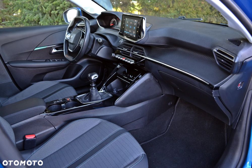 Peugeot 208 - 24