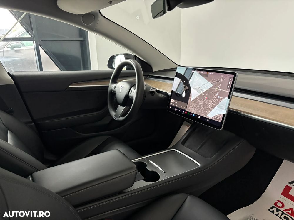 Tesla Model 3 - 7
