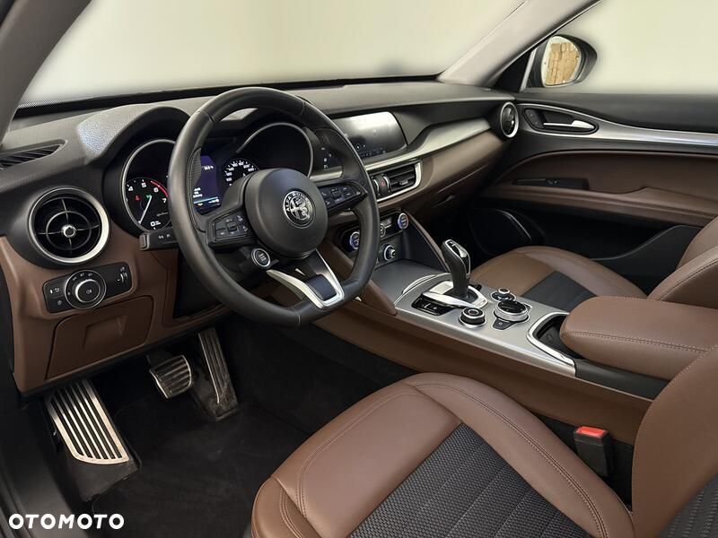 Alfa Romeo Stelvio - 10