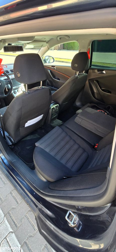 Volkswagen Passat 2.0 TDI DPF Sportline - 9
