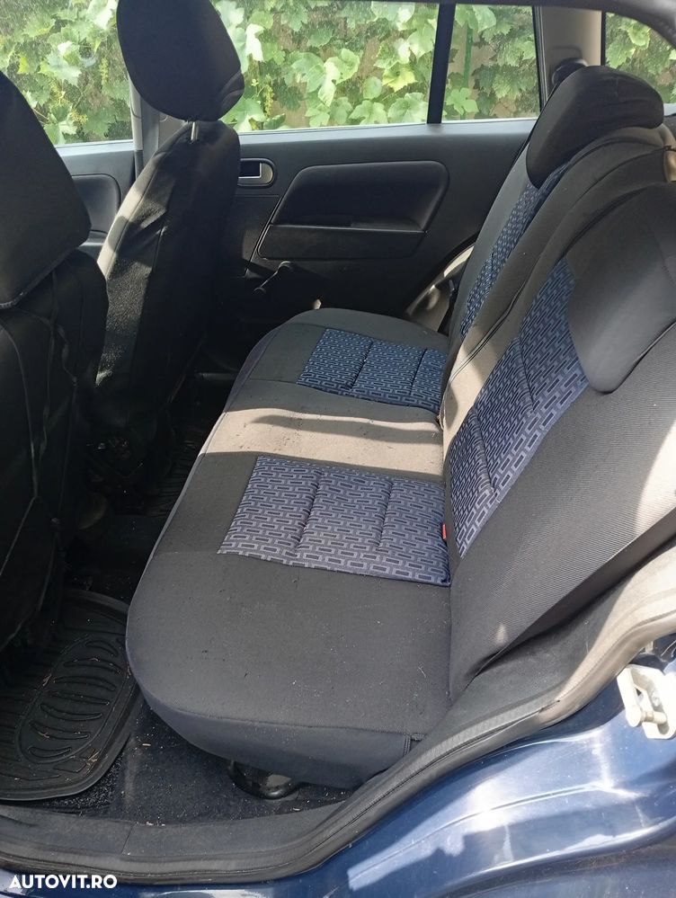 Ford Fusion 1.4 Ambiente - 8