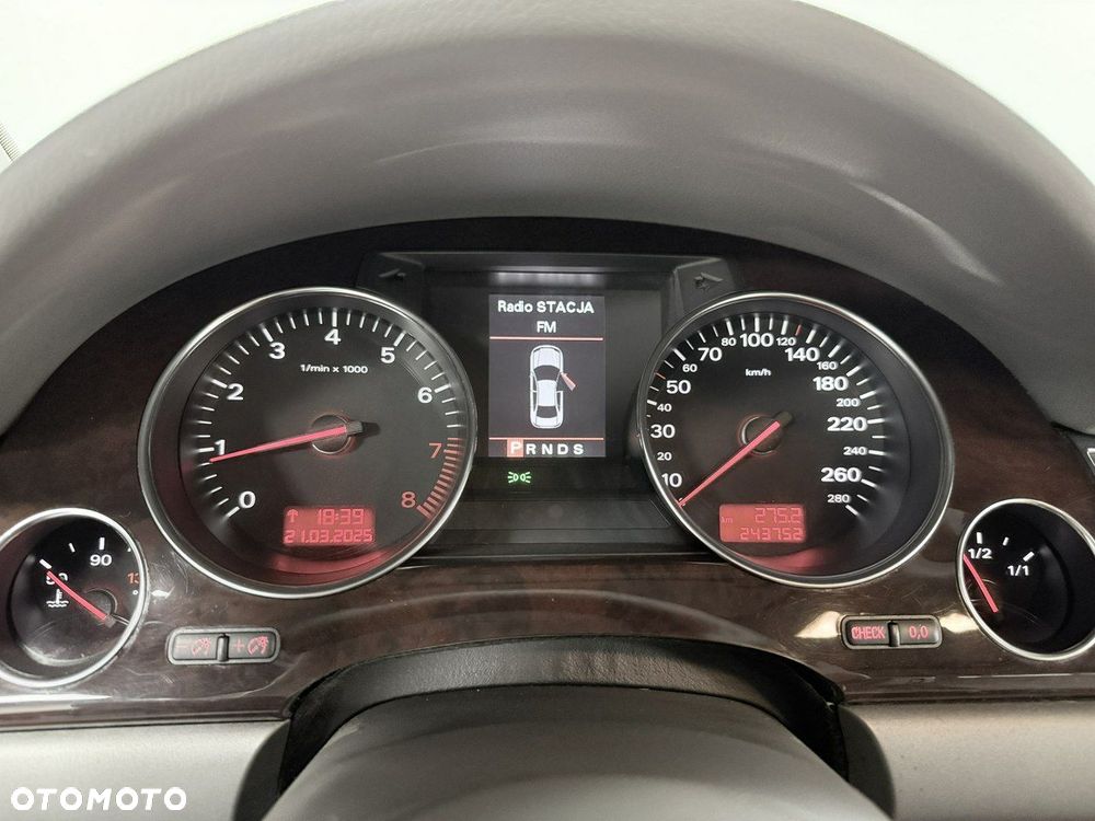 Audi A8 4.2 Quattro - 35