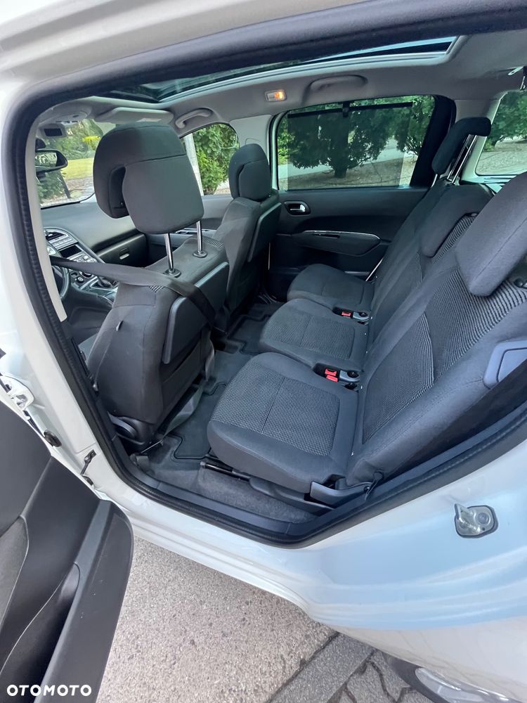 Peugeot 5008 HDI 115 Allure - 16