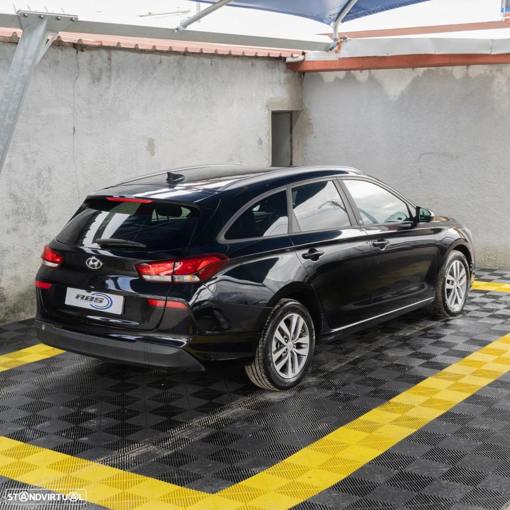 Hyundai i30 SW 1.6 CRDi Blue Comfort+Navi - 5