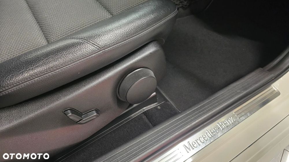 Mercedes-Benz GLK 220 CDI DPF BlueEFFICIENCY 7G-TRONIC - 17