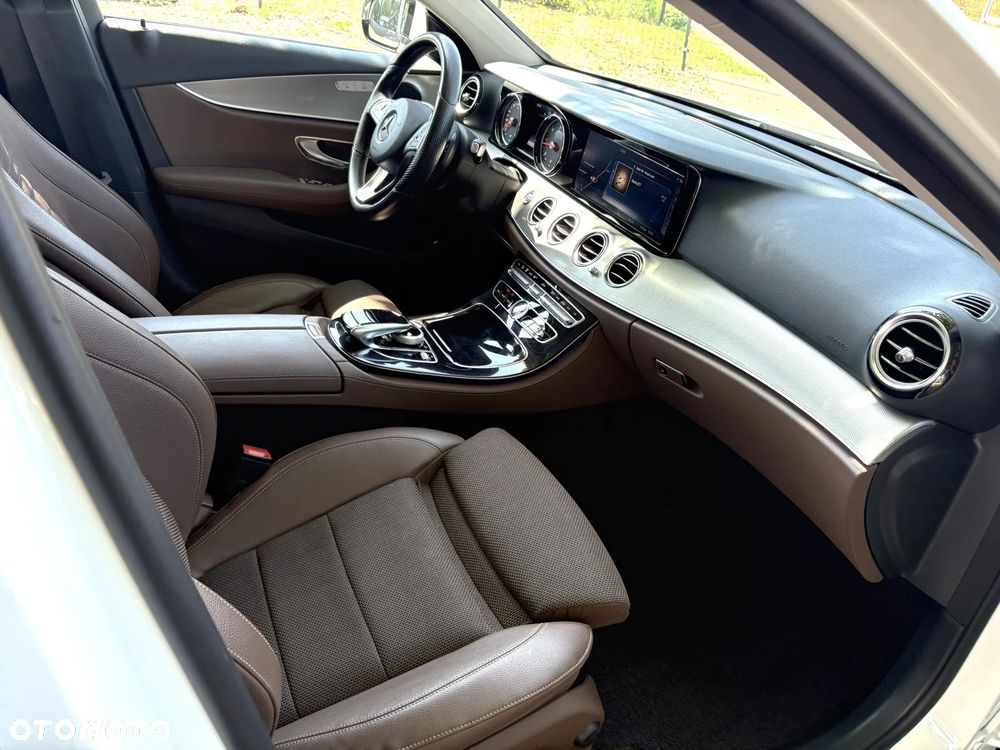 Mercedes-Benz Klasa E 220 d 9G-TRONIC - 28