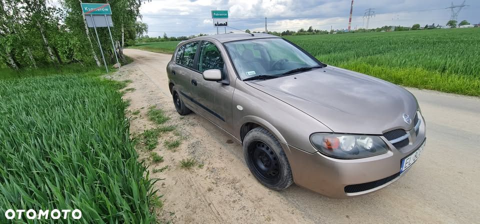 Nissan Almera 1.5 Base - 1