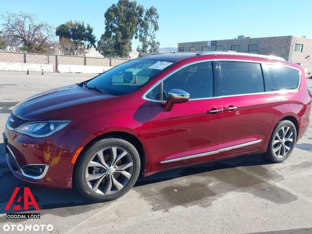 Chrysler Pacifica - 4