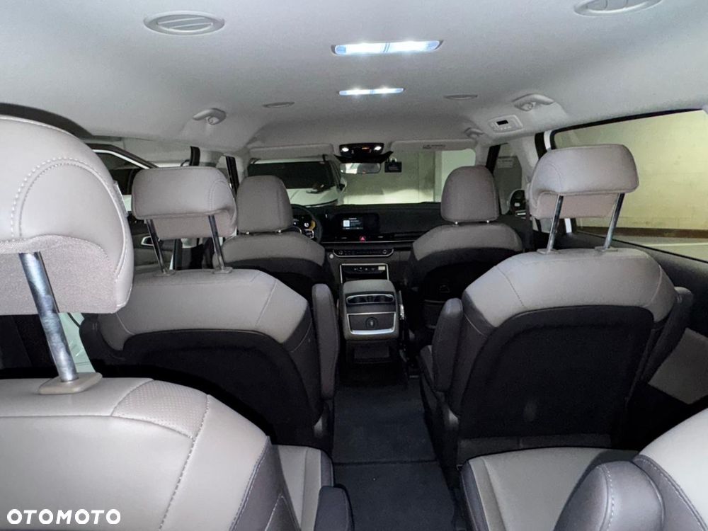 Kia Carnival - 22