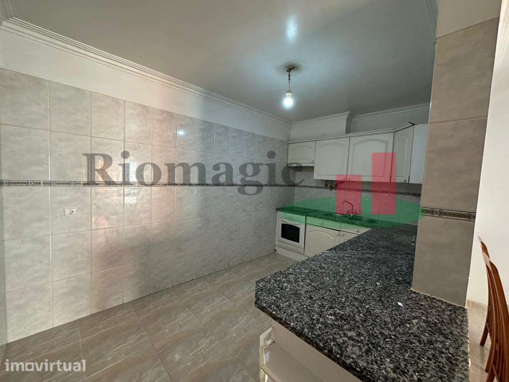 Apartamento T2 - Tapada das Mercês - Grande imagem: 5/19