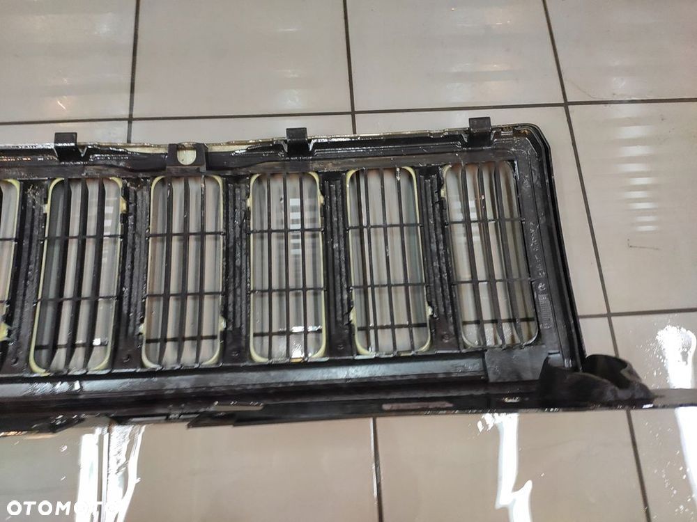 JEEP COMMANDER XK XH ATRAPA GRIL ORYGINAŁ CZARNY RAMKA ŁADNY - 6