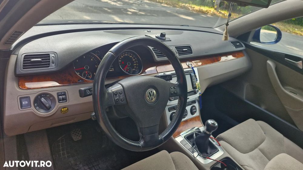 Volkswagen Passat 2.0 TDI BlueMotion Technology DPF Comfortline - 15