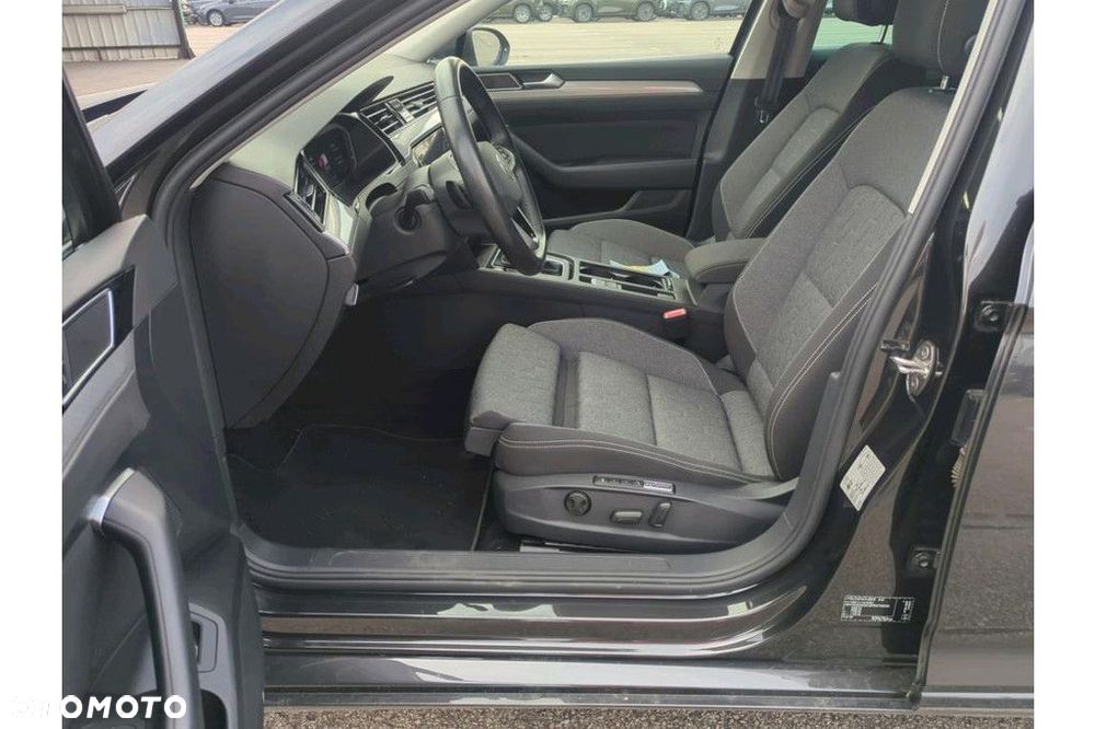Volkswagen Passat Variant 2.0 TDI SCR Business DSG - 6