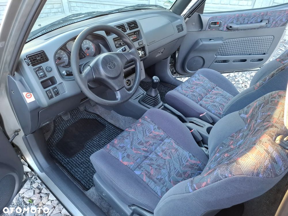 Toyota RAV4 2.0 Special - 12