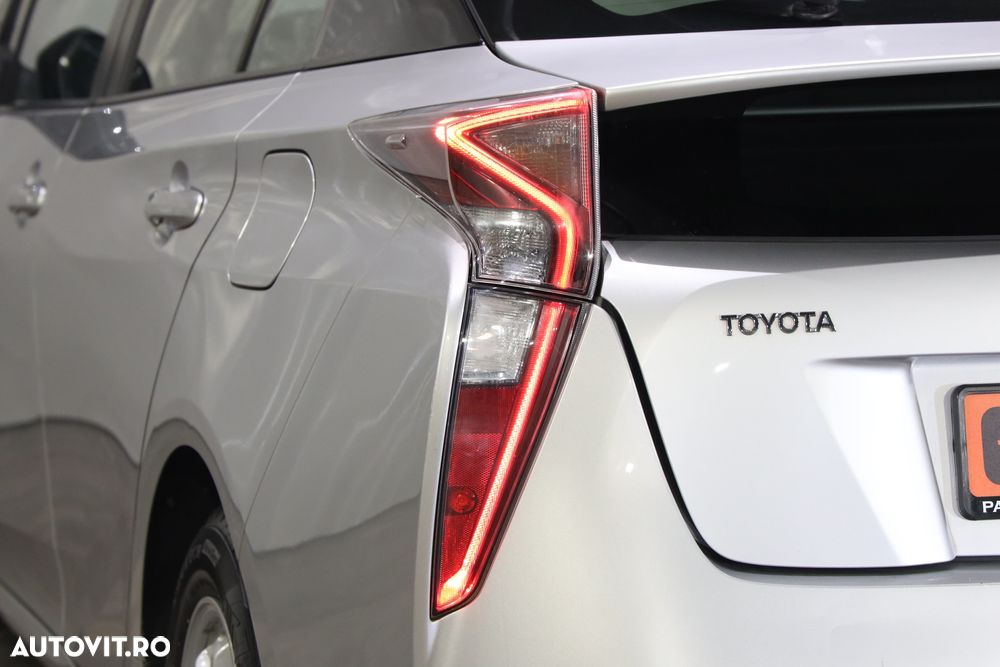Toyota Prius 1.8 Dual VVT-i Sol - 36