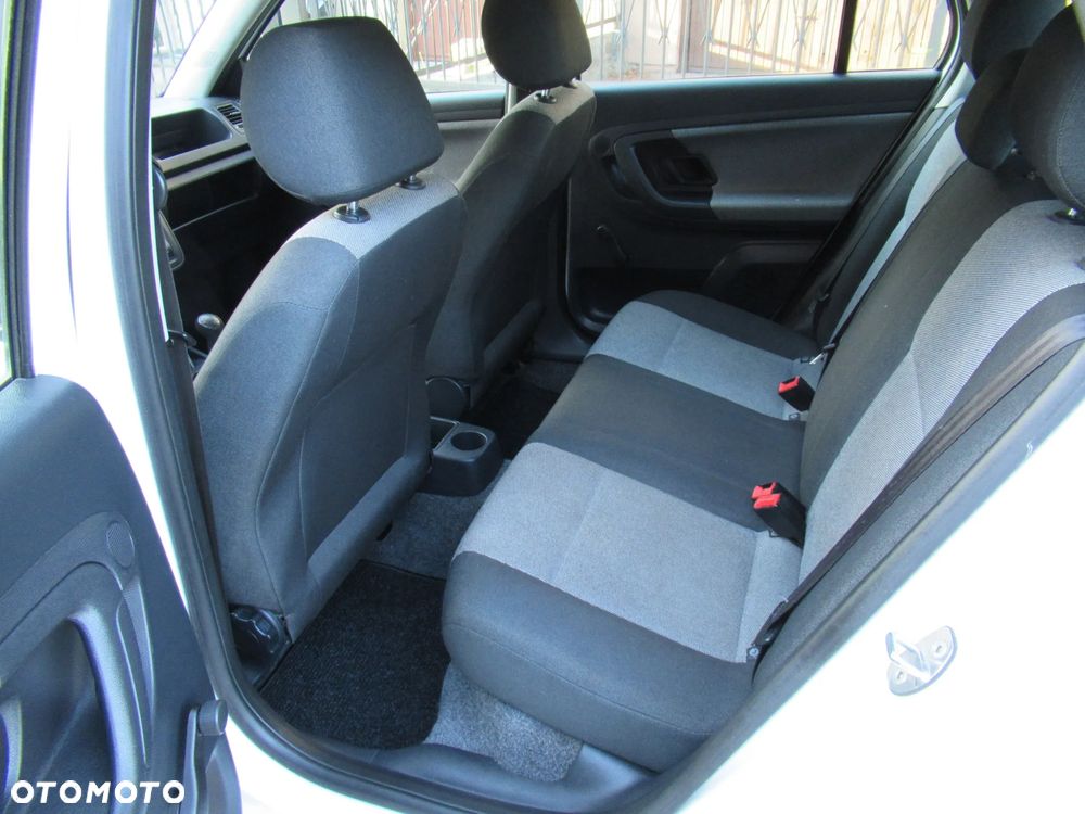 Skoda Fabia 1.2 HTP Classic - 36