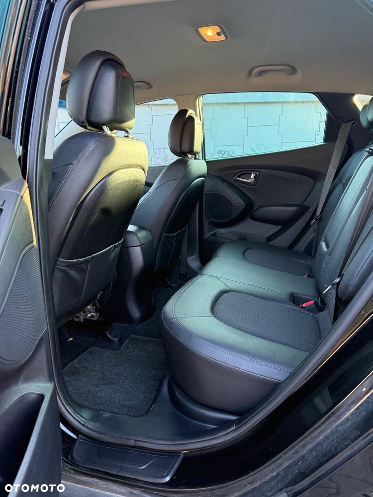 Hyundai ix35 1.7 CRDi 2WD blue Finale Gold - 26